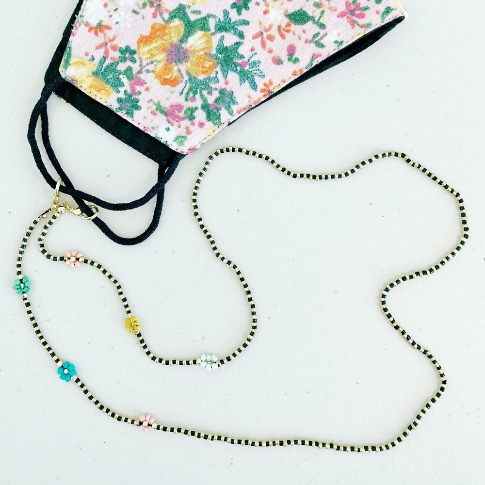 MASK / GLASSES STRAP WITH FLOWERS DETAILS